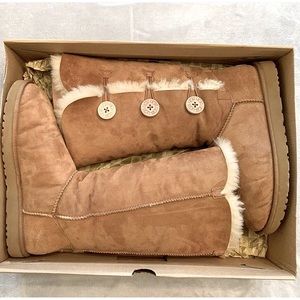 Ugg “Bailey button triplet” boot